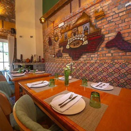 Hani I Taulant Shahinit Nocleg ze śniadaniem