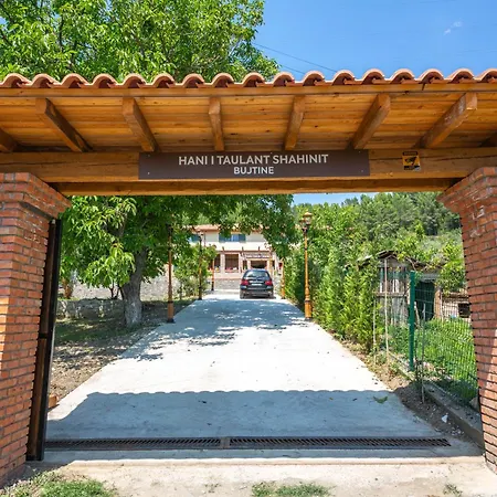 Hani I Taulant Shahinit Nocleg ze śniadaniem 3*