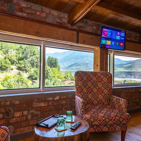 Hani I Taulant Shahinit Bed & Breakfast 3*