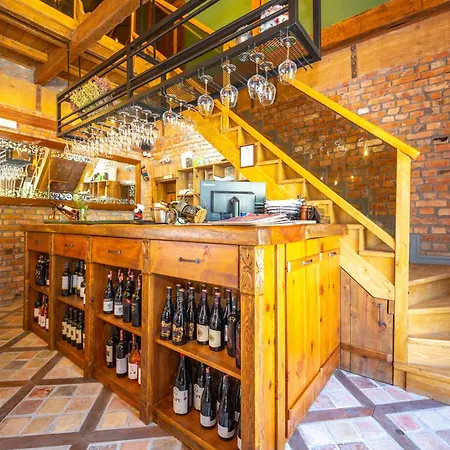 Hani I Taulant Shahinit Nocleg ze śniadaniem 3*