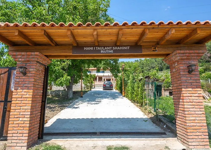 Hani I Taulant Shahinit Nocleg ze śniadaniem 3*