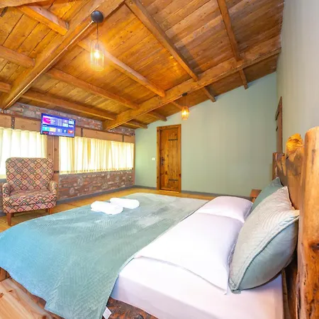Bed & Breakfast Hani I Taulant Shahinit *