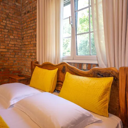 Hani I Taulant Shahinit Bed & Breakfast *
