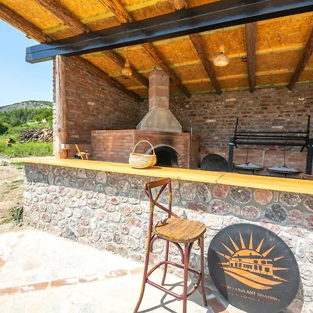 Hani I Taulant Shahinit Panzió