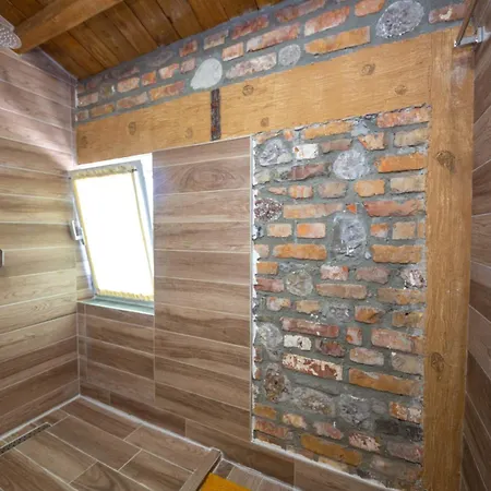 Bed & Breakfast Hani I Taulant Shahinit *
