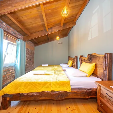 Bed & Breakfast Hani I Taulant Shahinit