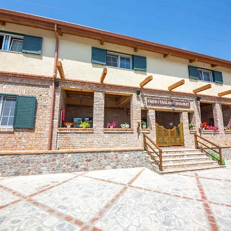 Hani I Taulant Shahinit Bed & Breakfast Gramsh